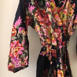 EUC Navy Floral Robe